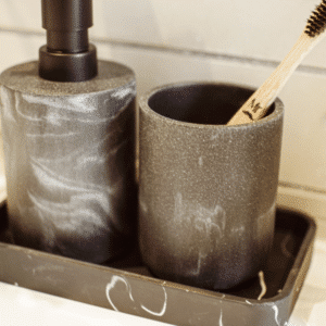 tandkrus i den smukke resin, som ligner marmor, men er meget mere modstandsdygtig overfor slid.