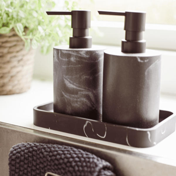 sæbedispenser i resin. Brug den selv eller ovenpå en bakke