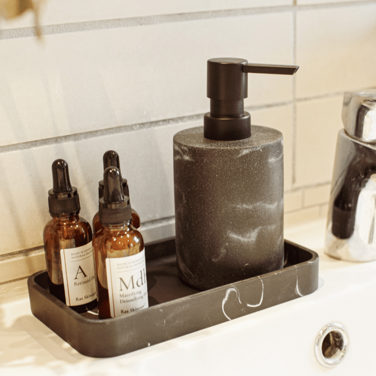 sæbedispenser i resin, smuk og æstetisk udtryk.