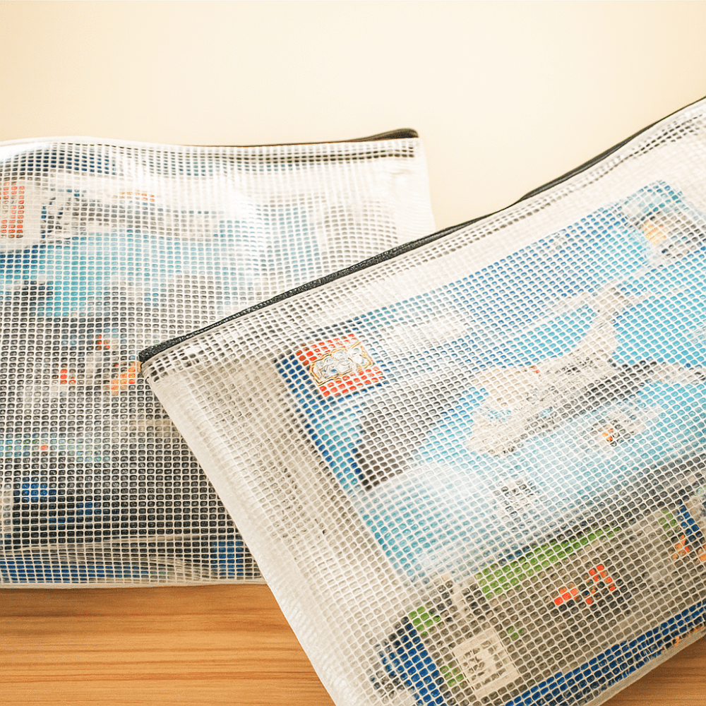 Genanvendelige vandafvisende lynlåsposer fyldt med LEGO-klodser